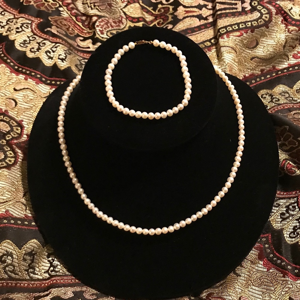 Genuine Pearl Necklace and Bracelet Set